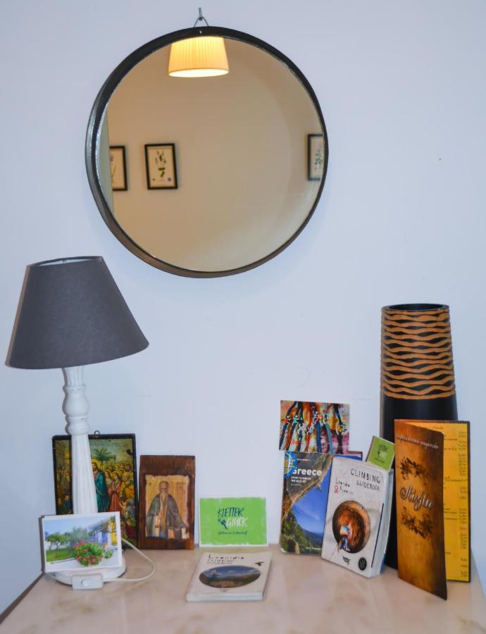 Anna'S Family Home Leonidio Bagian luar foto