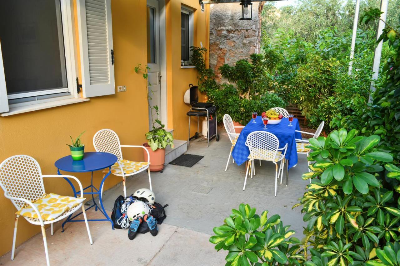 Anna'S Family Home Leonidio Bagian luar foto