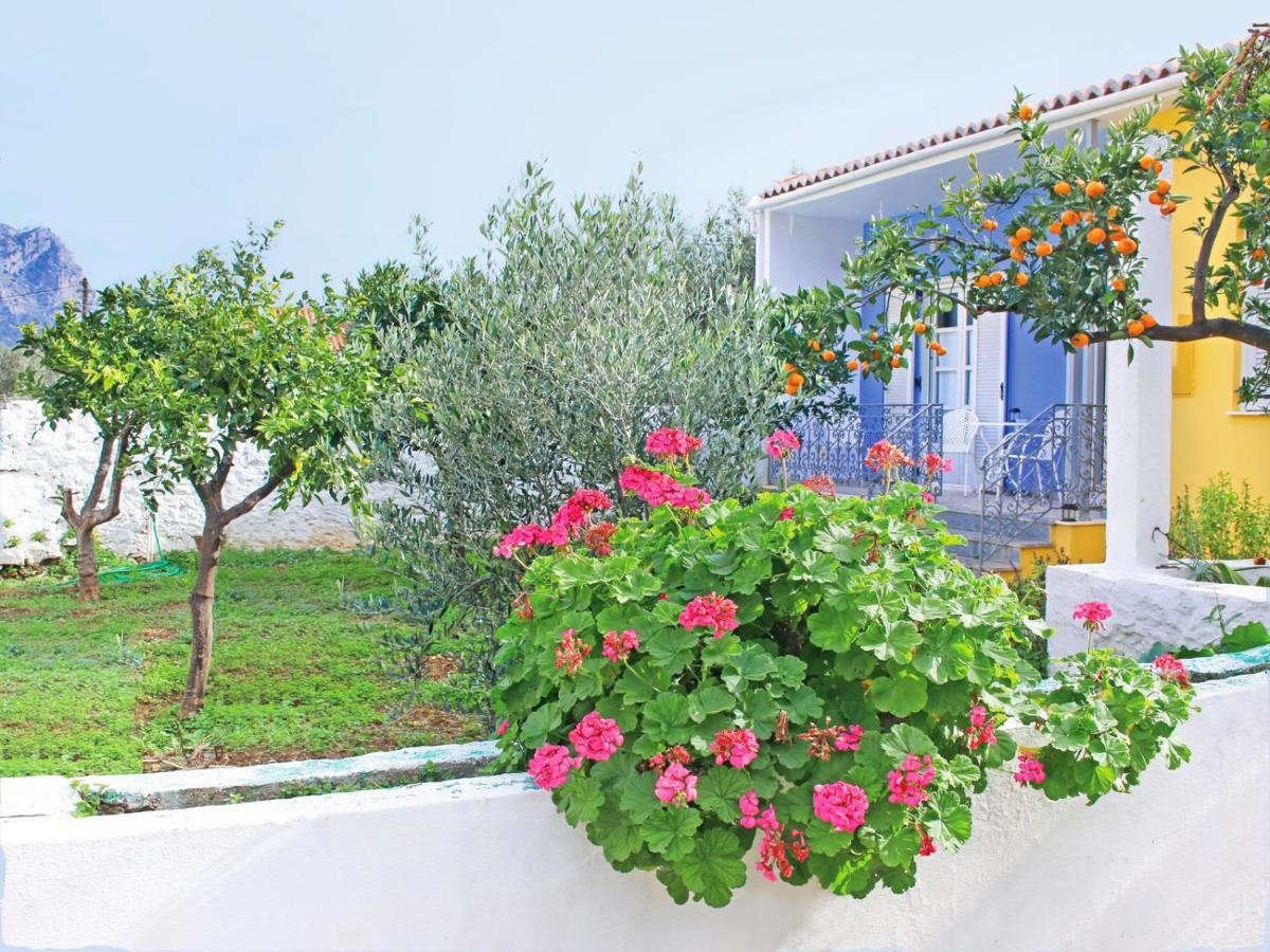 Anna'S Family Home Leonidio Bagian luar foto